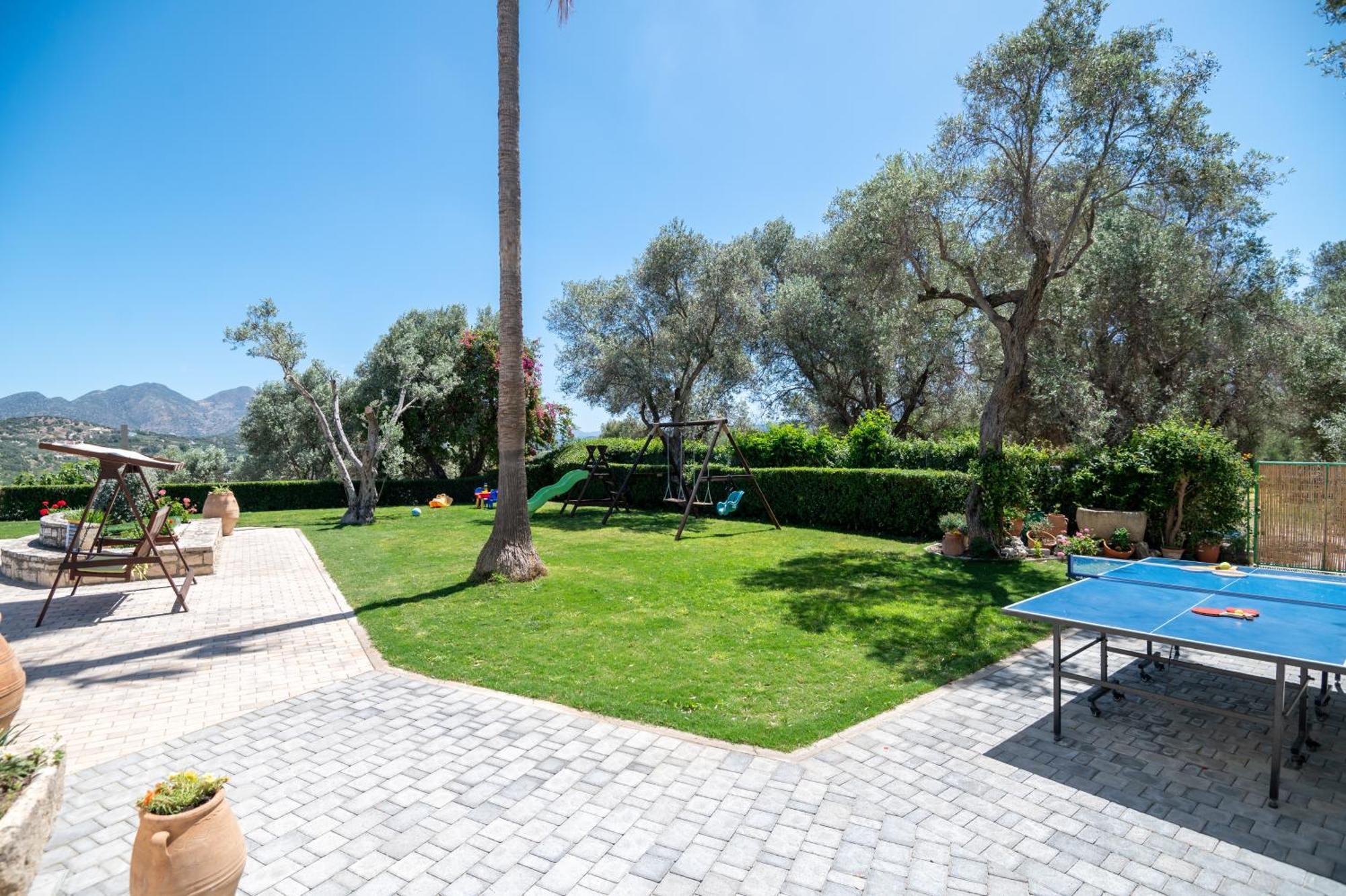Villa Elisabeth Perama  외부 사진
